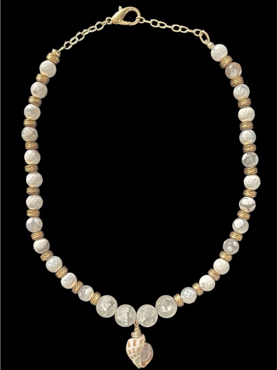 Jewelry - Gold and Cream Beaded Shell Pendant Necklace